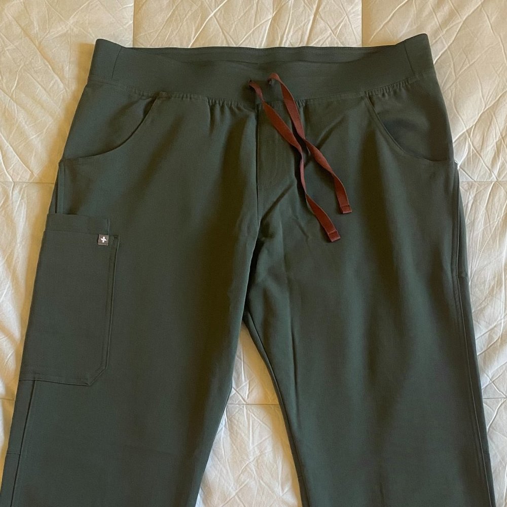 Figs Women's Kade Cargo Scrub Pants - Bonsai Size Large, Tall